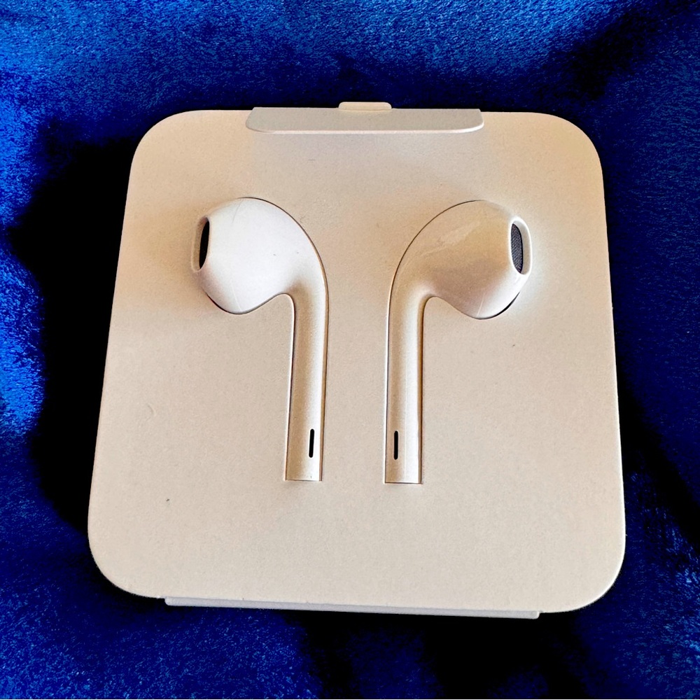 Original NEW Apple Iphone EarPods Lightning Headset, FREE Iphone X Box! 😍